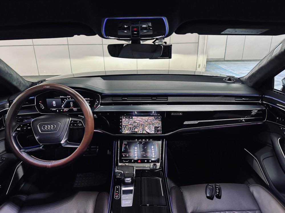 Audi S8 (D5)