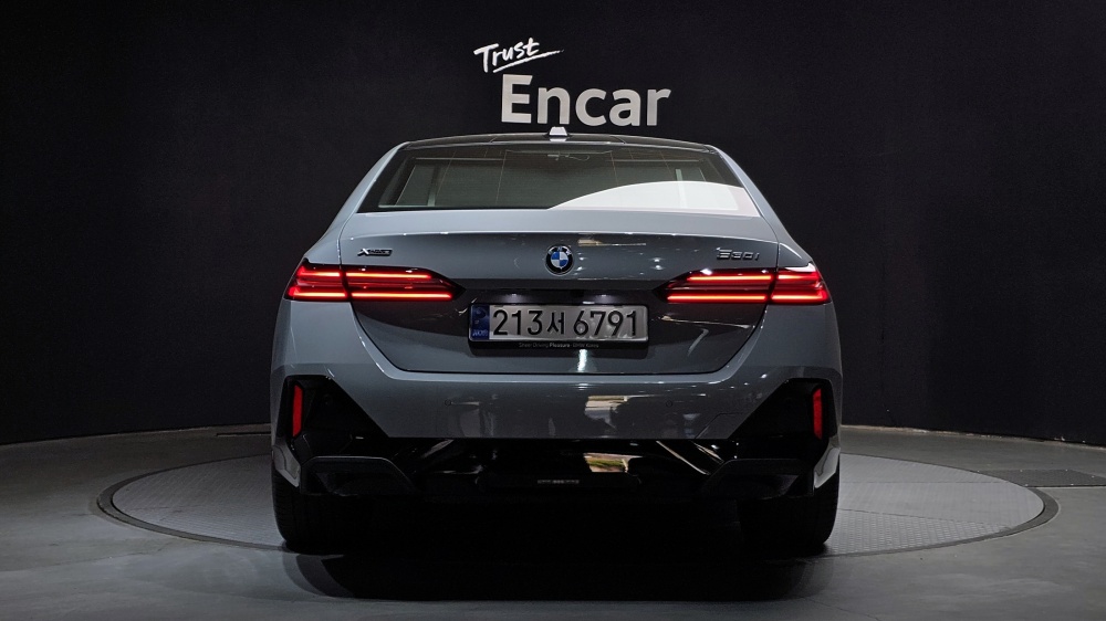 BMW 5 Series (G60)