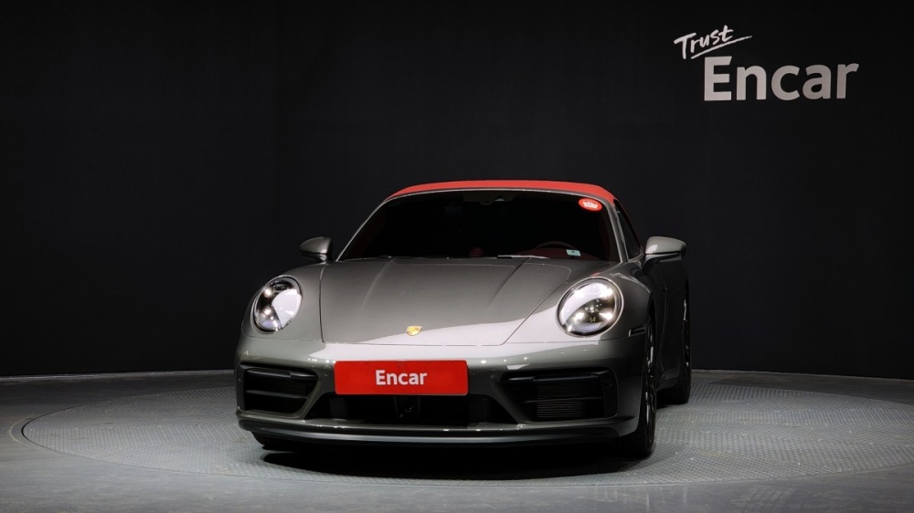 Porsche 911 (992)
