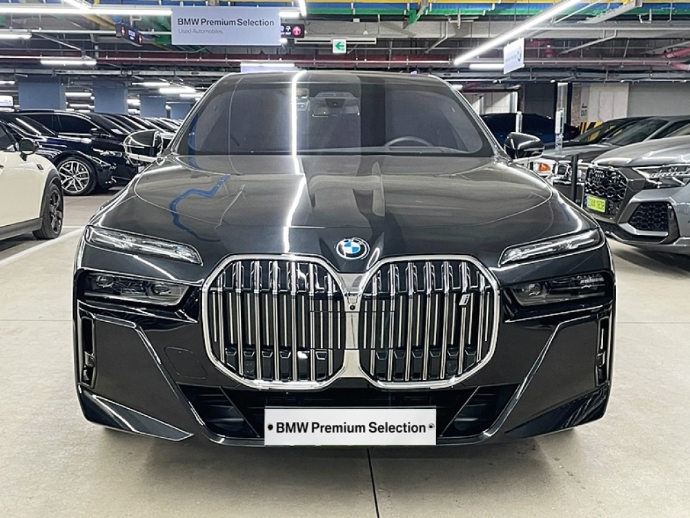 BMW i7 (G70)