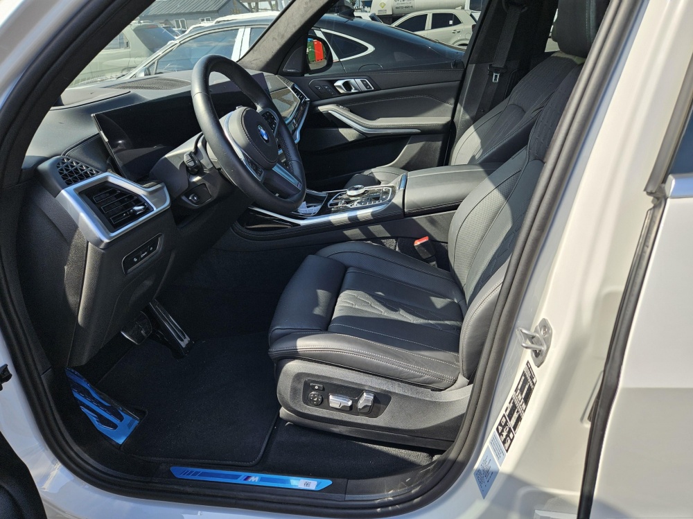 BMW 7 Series (G70)