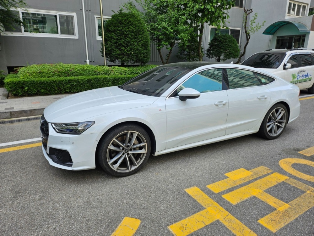 Audi A7 (4K)