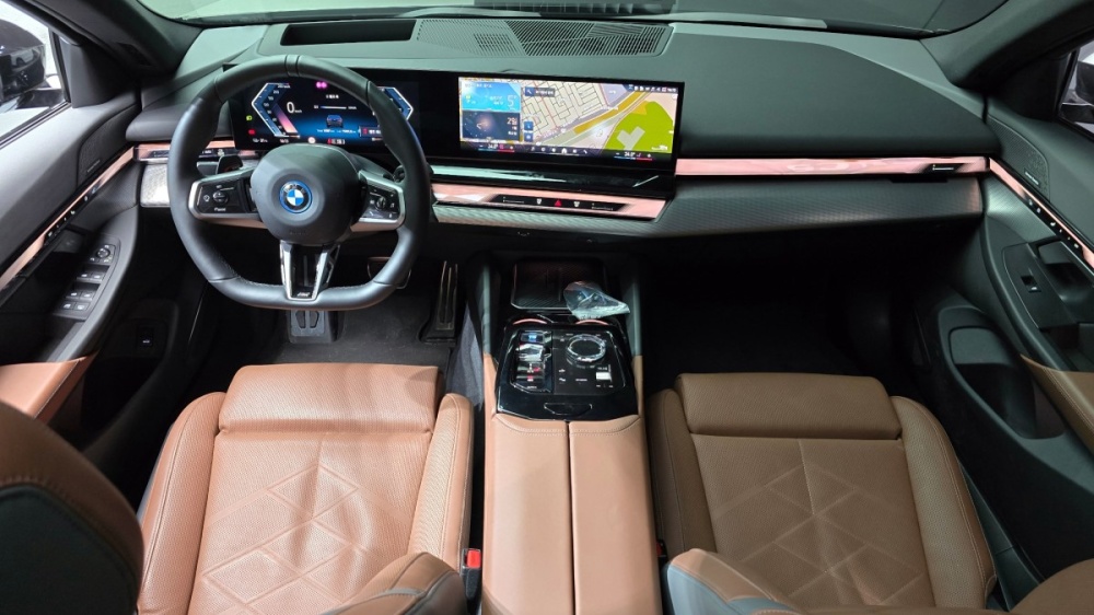 BMW i5 (G60)