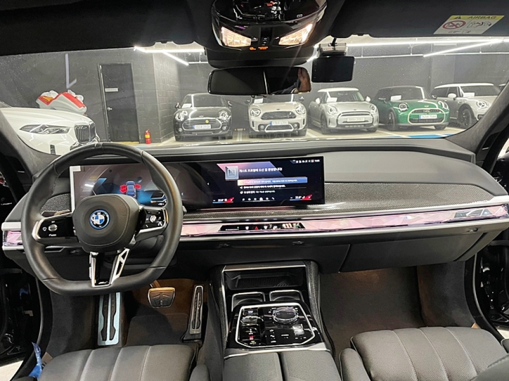 BMW i7 (G70)