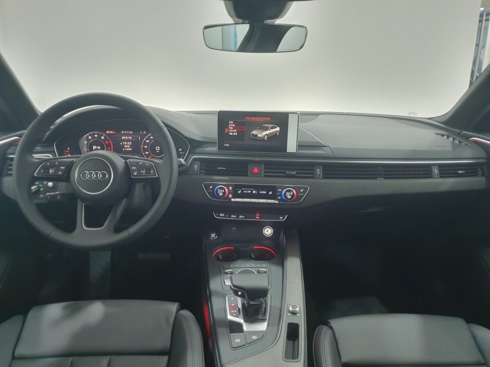 Audi A4 (B9)