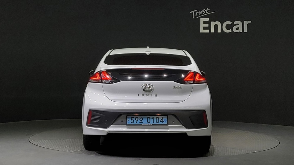 Hyundai The new Ioniq electric