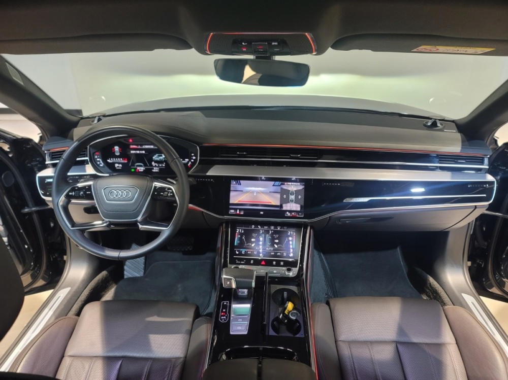 Audi A8 (D5)
