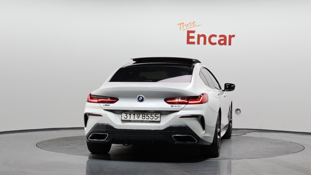 BMW 8 Series (G15)
