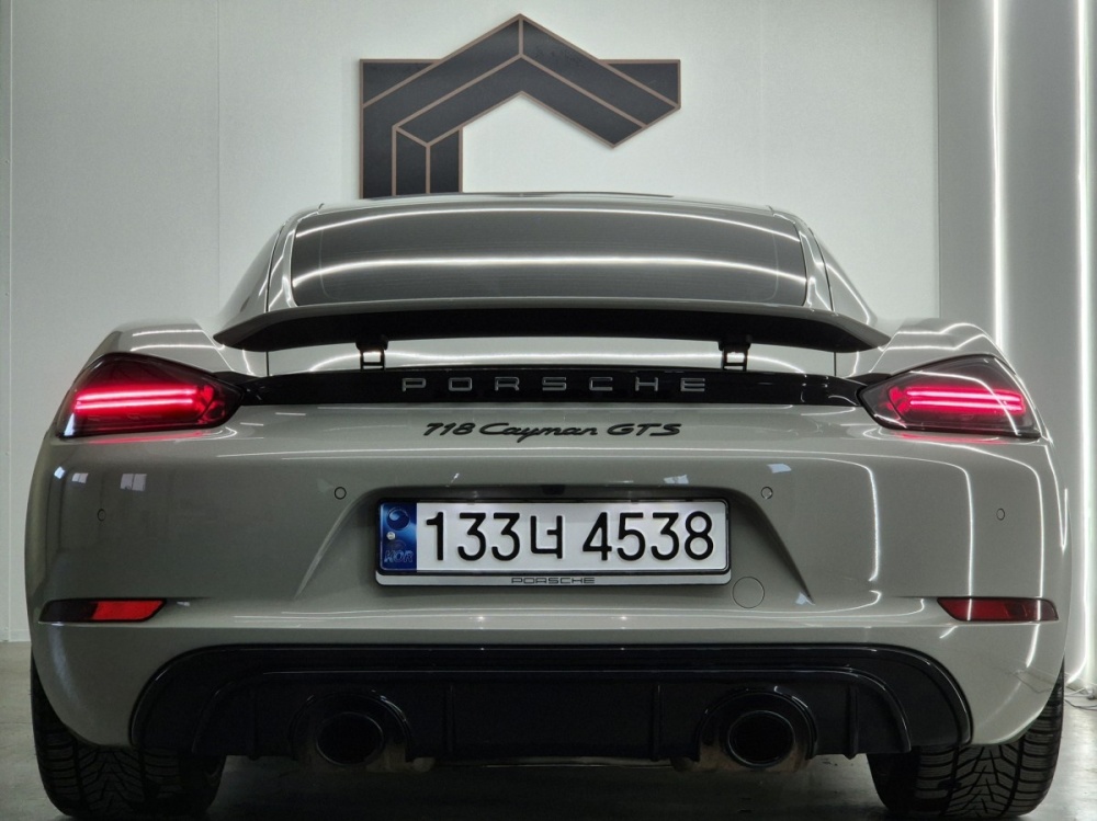 Porsche 718 Cayman