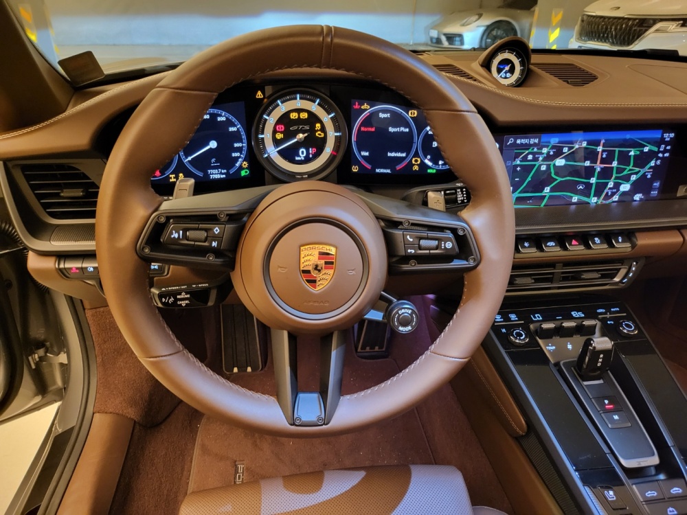 Porsche 911 (992)