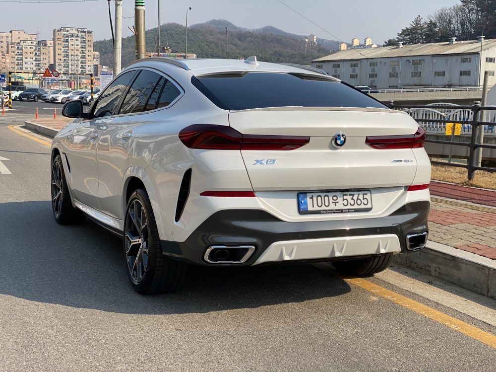 BMW X6 (G06)