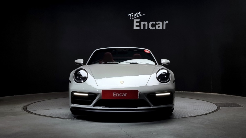 Porsche 911 (992)