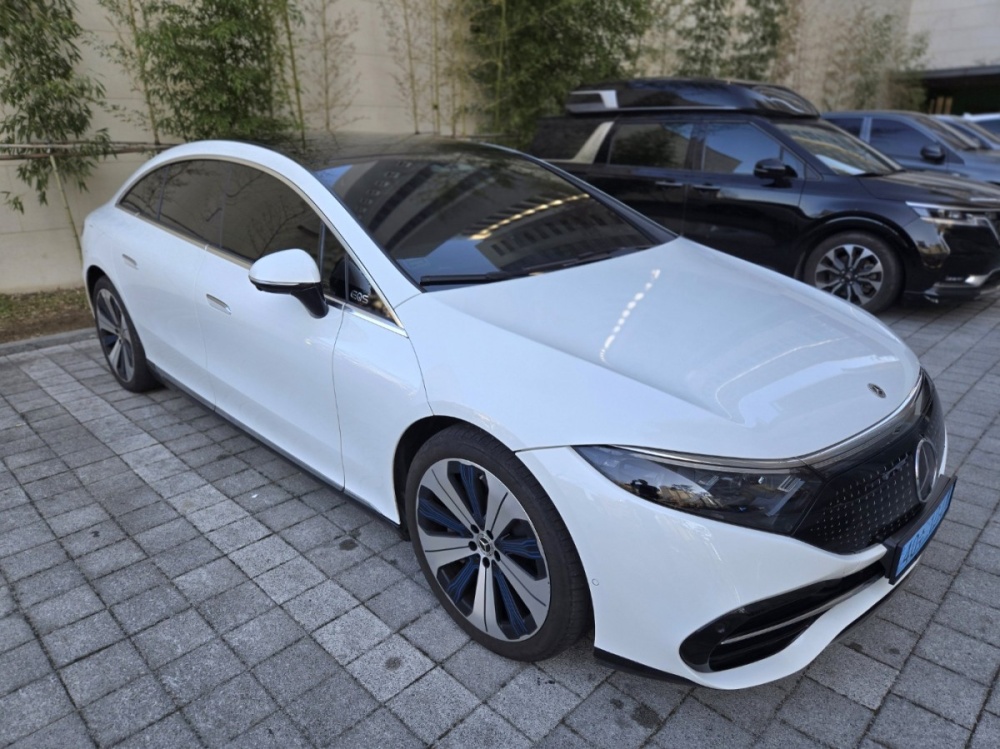 Mercedes-Benz EQS V297