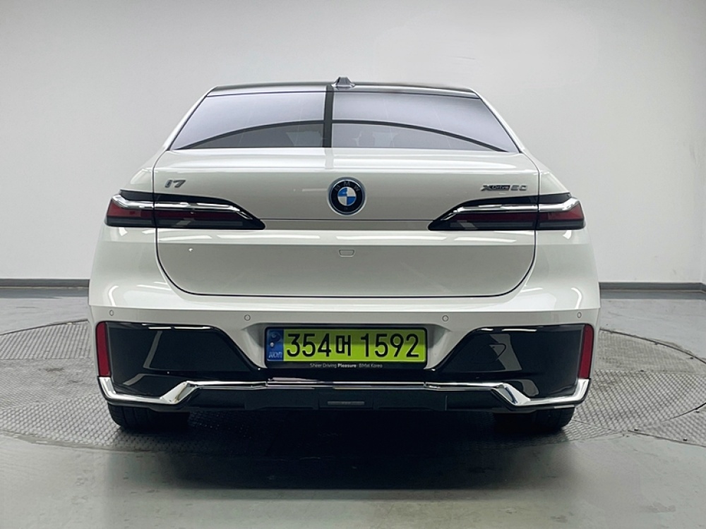 BMW i7 (G70)