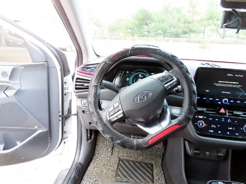 Hyundai The new Ioniq electric