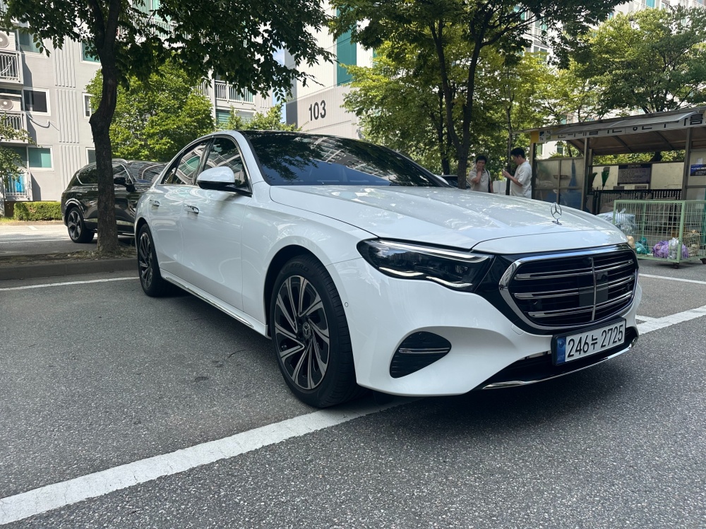 Mercedes-Benz E-Class W214