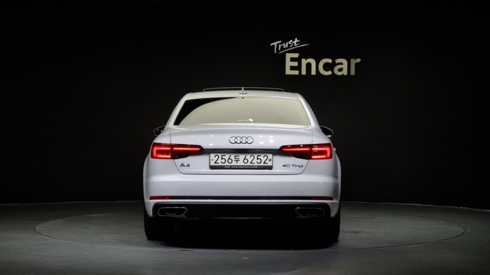Audi A4 (B9)