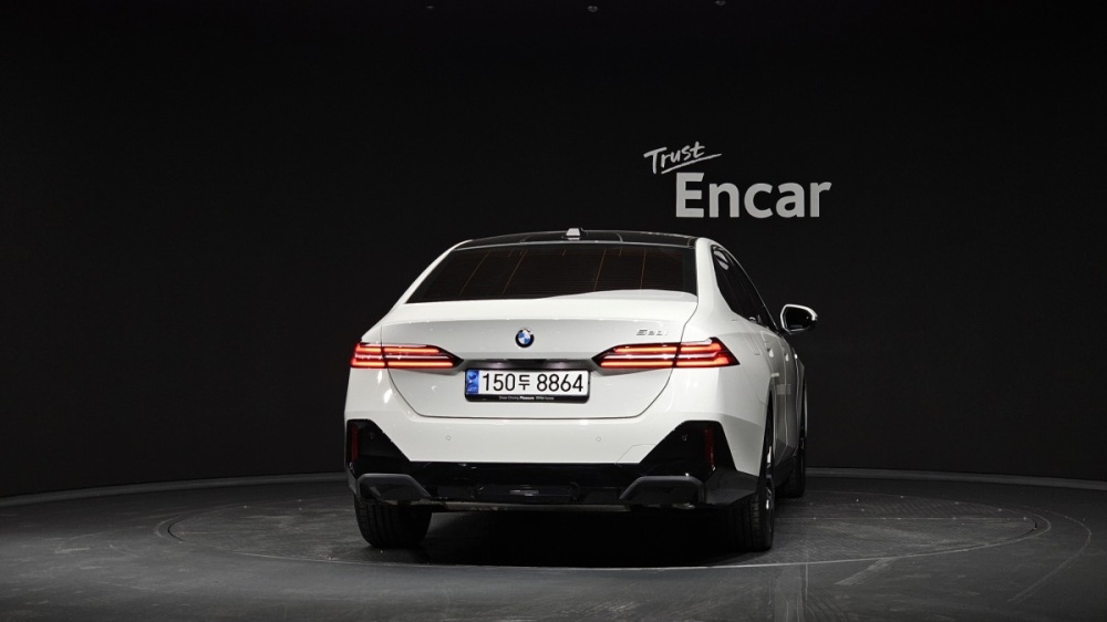 BMW 5 Series (G60)