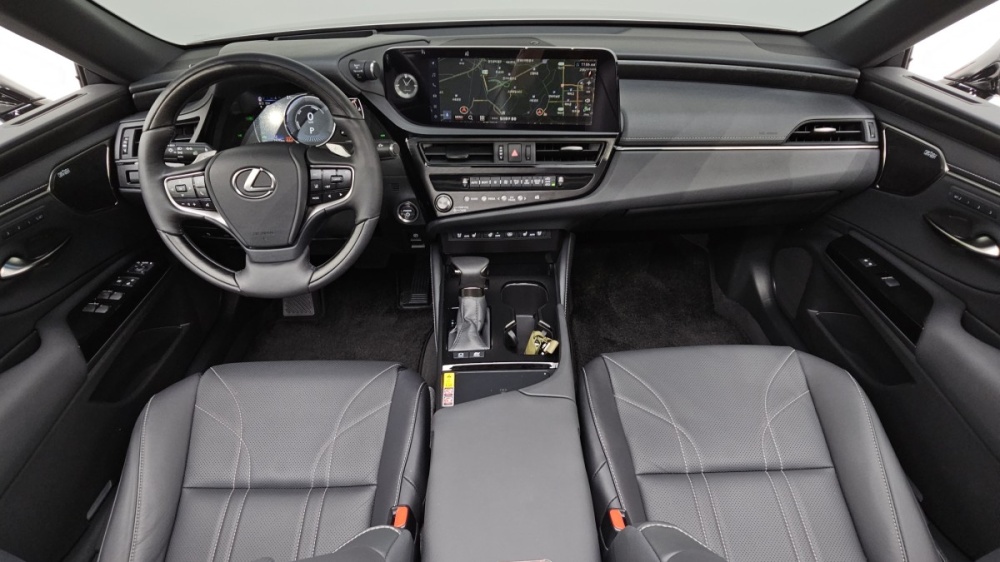 Lexus ES300h 7th generation