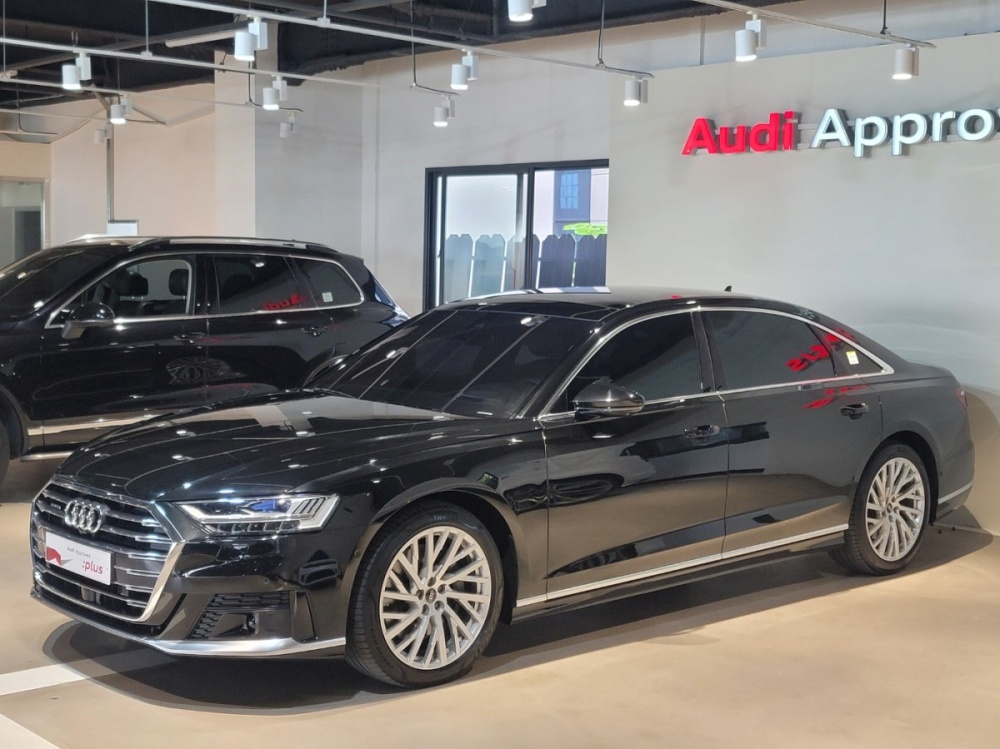 Audi A8 (D5)