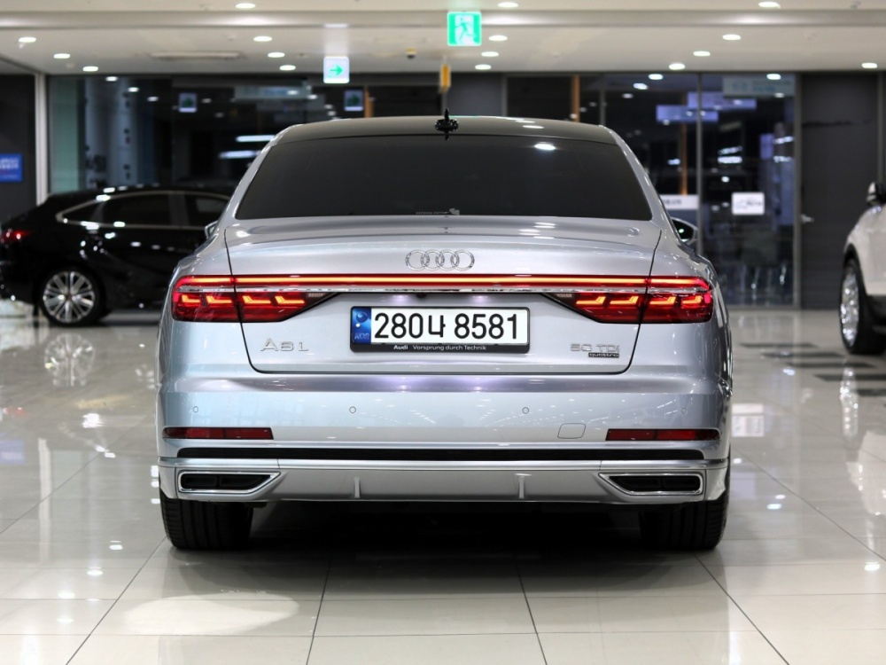 Audi A8 (D5)