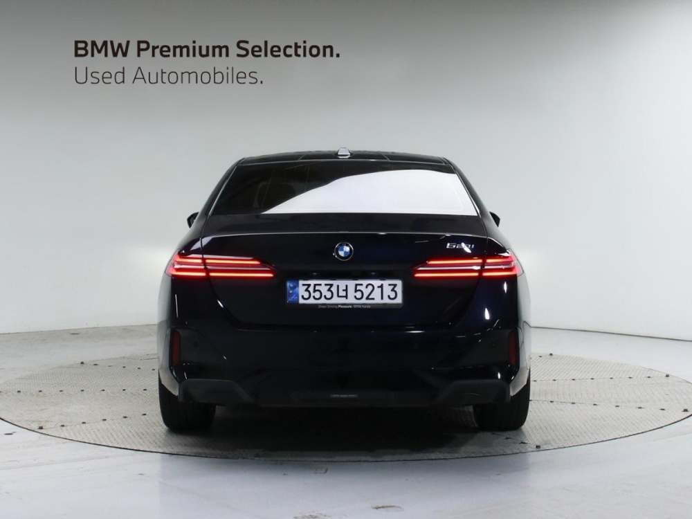 BMW 5 Series (G60)
