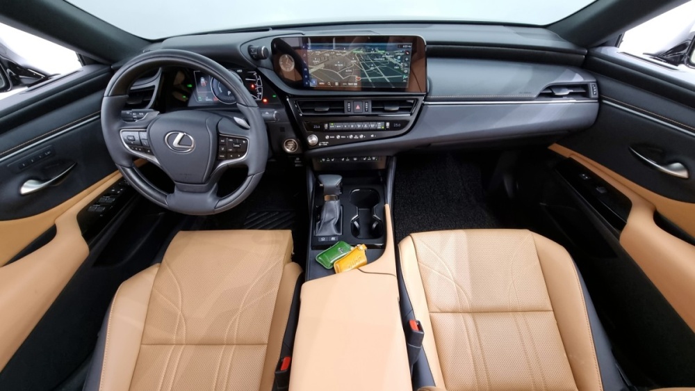 Lexus ES300h 7th generation