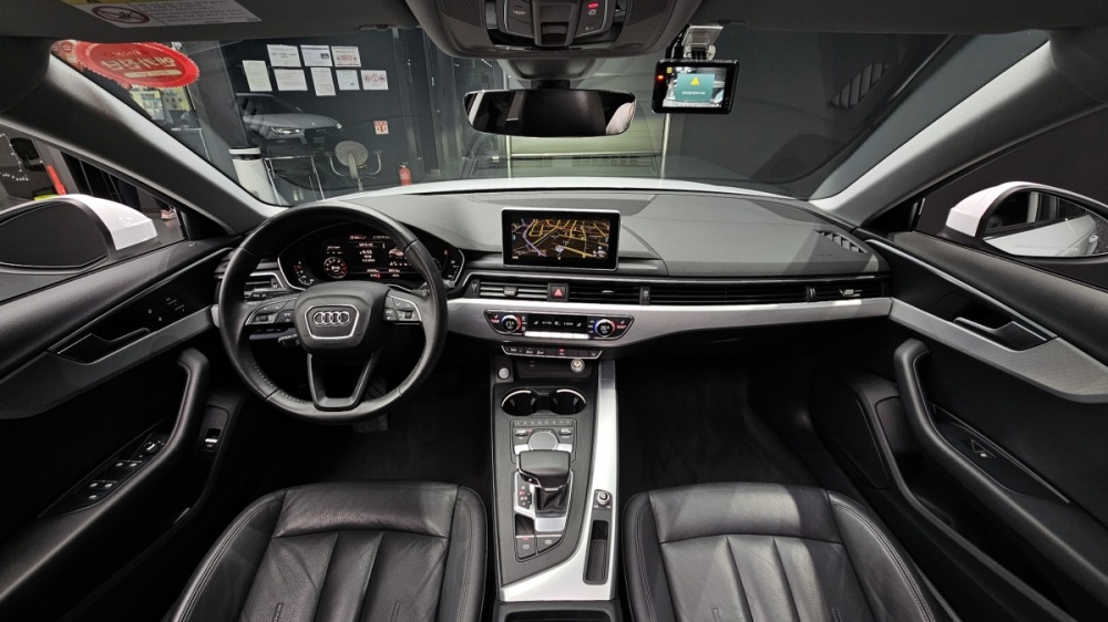 Audi A4 (B9)