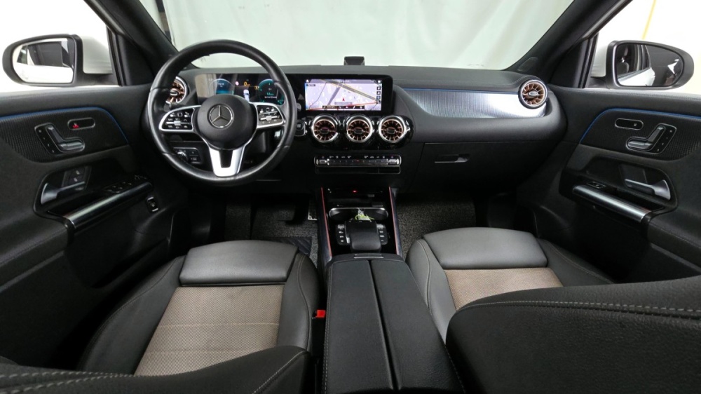 Mercedes-Benz EQA-H243