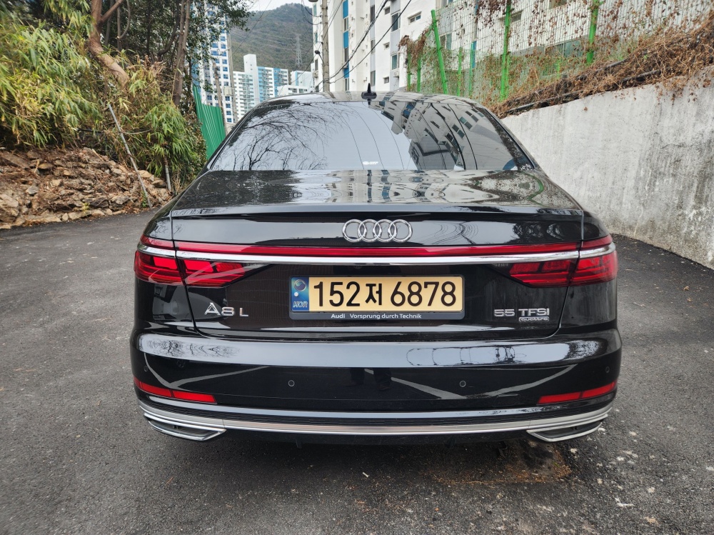 Audi A8 (D5)