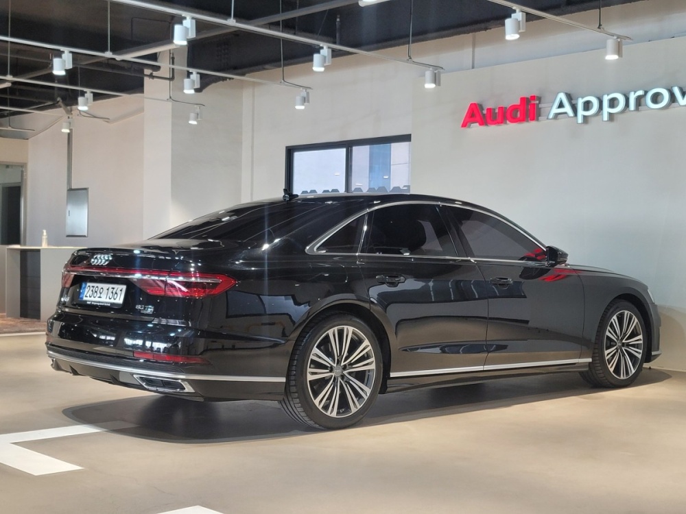 Audi A8 (D5)