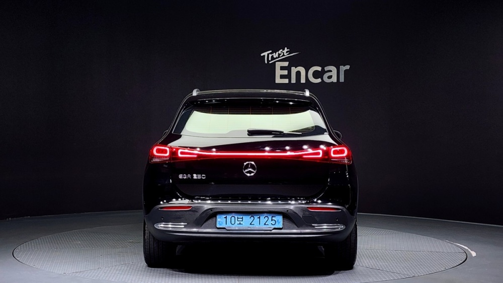Mercedes-Benz EQA-H243