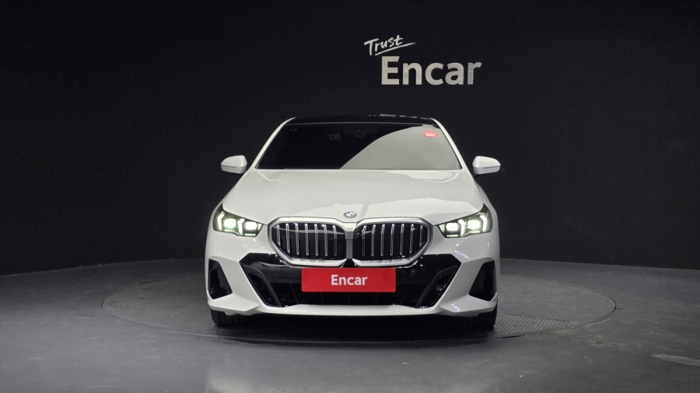 BMW 5 Series (G60)
