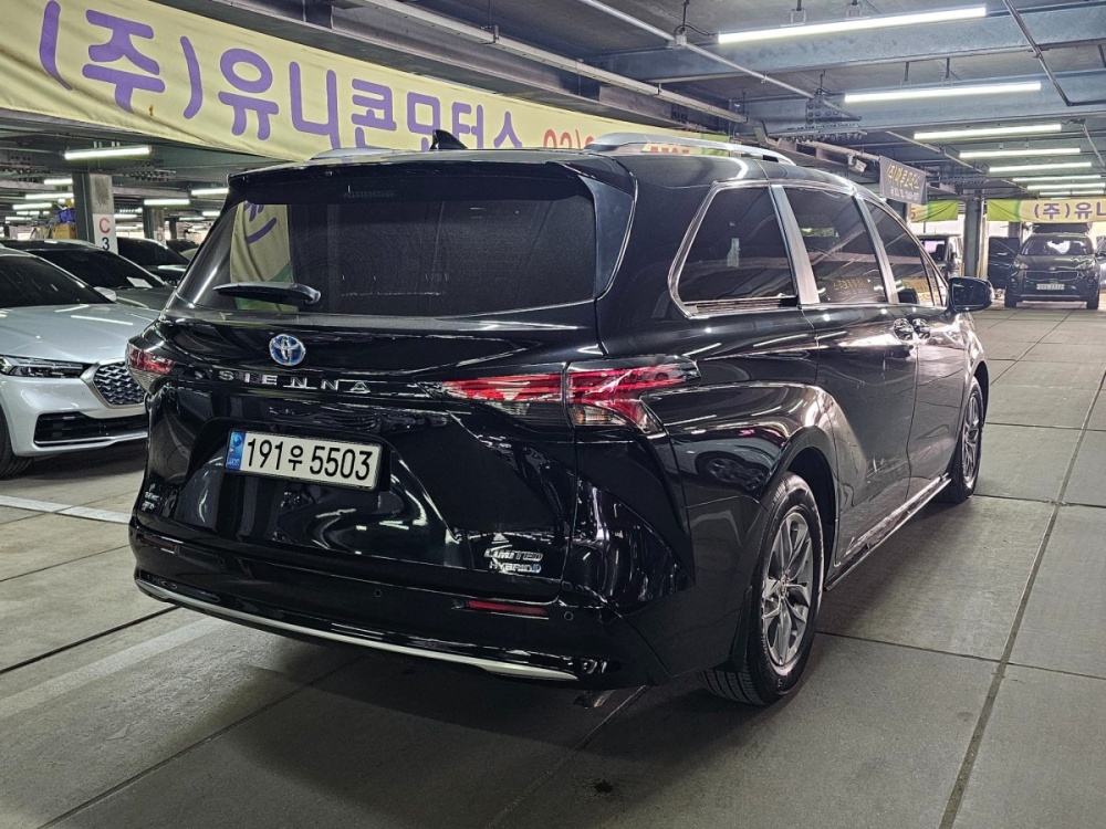 Toyota Sienna 4th generation