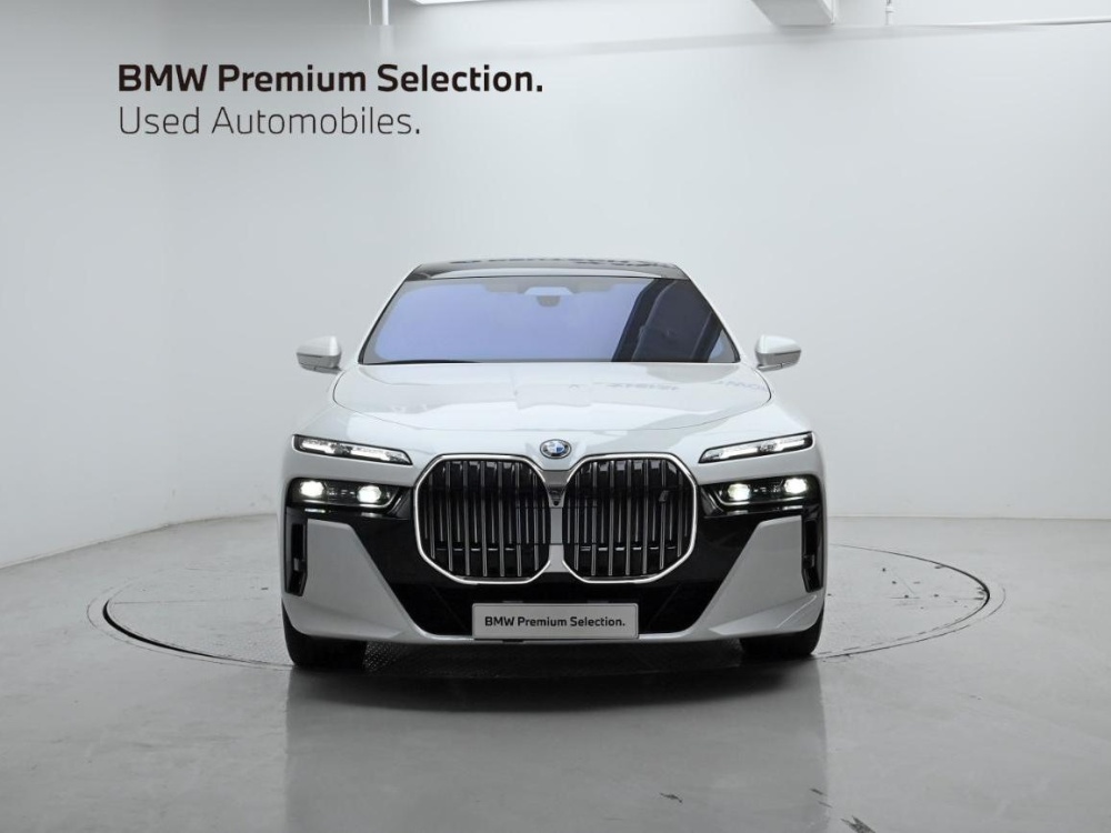 BMW i7 (G70)