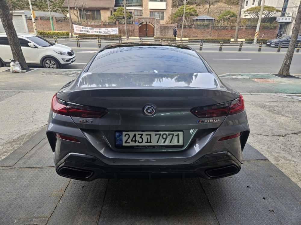 BMW 8 Series (G15)