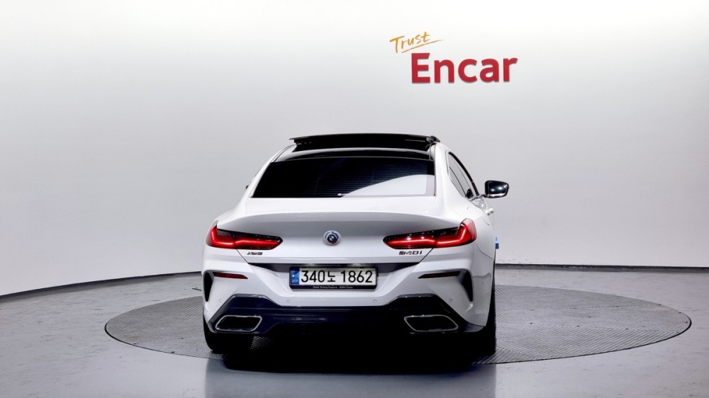 BMW 8 Series (G15)