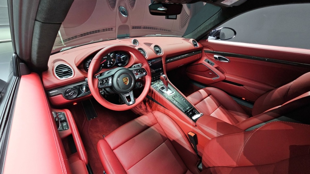 Porsche 718 Cayman