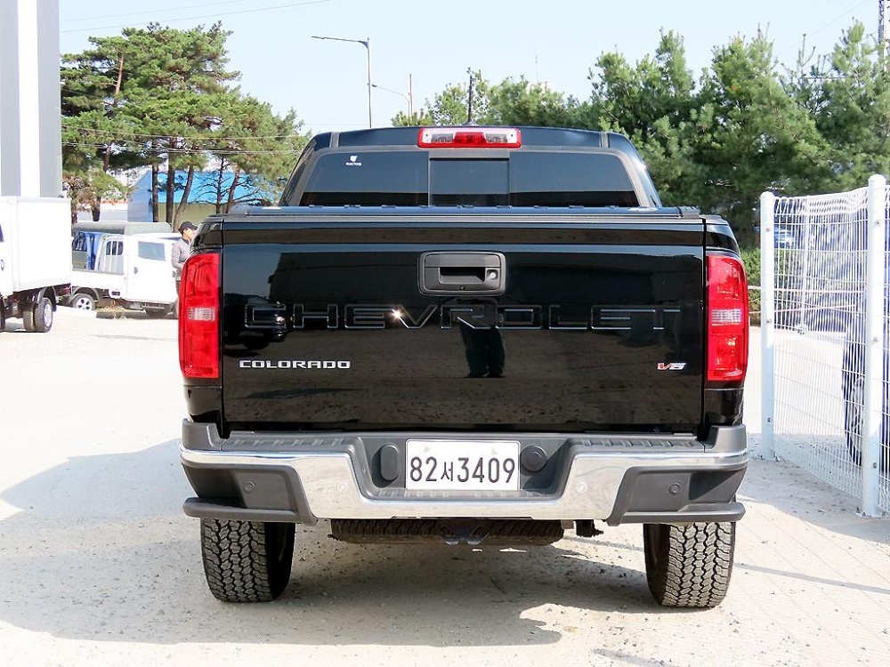 Chevrolet (GM Daewoo) real new colorado