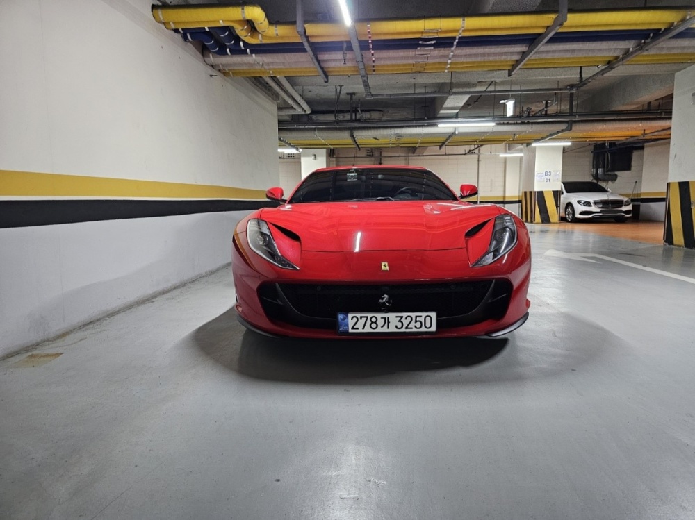 Ferrari 812 super fast