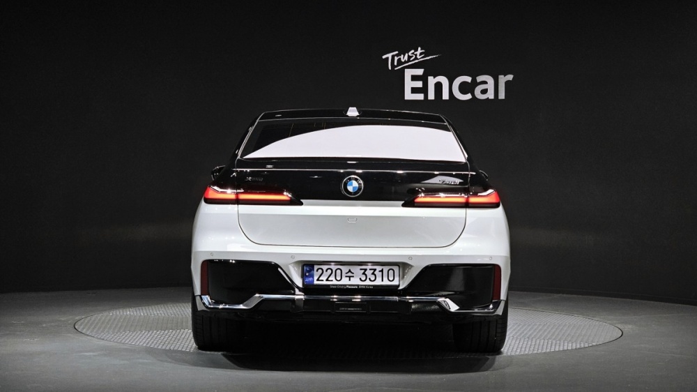 BMW 7 Series (G70)