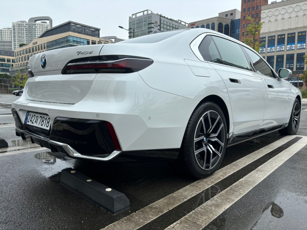BMW 7 Series (G70)