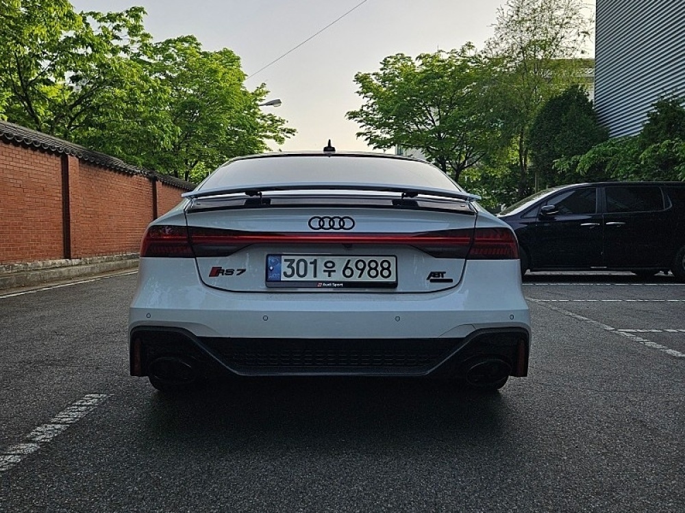 Audi A7 (4K)