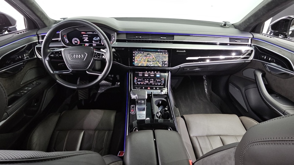 Audi A8 (D5)