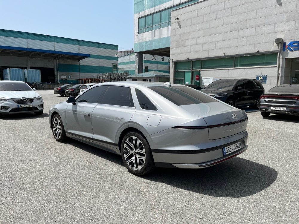 Hyundai Grandeur (GN7)