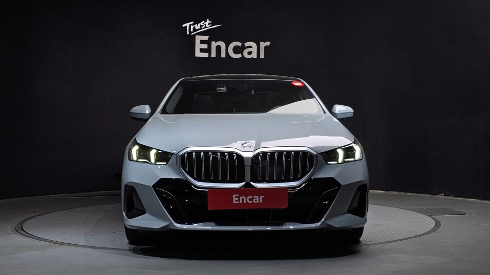 BMW 5 Series (G60)