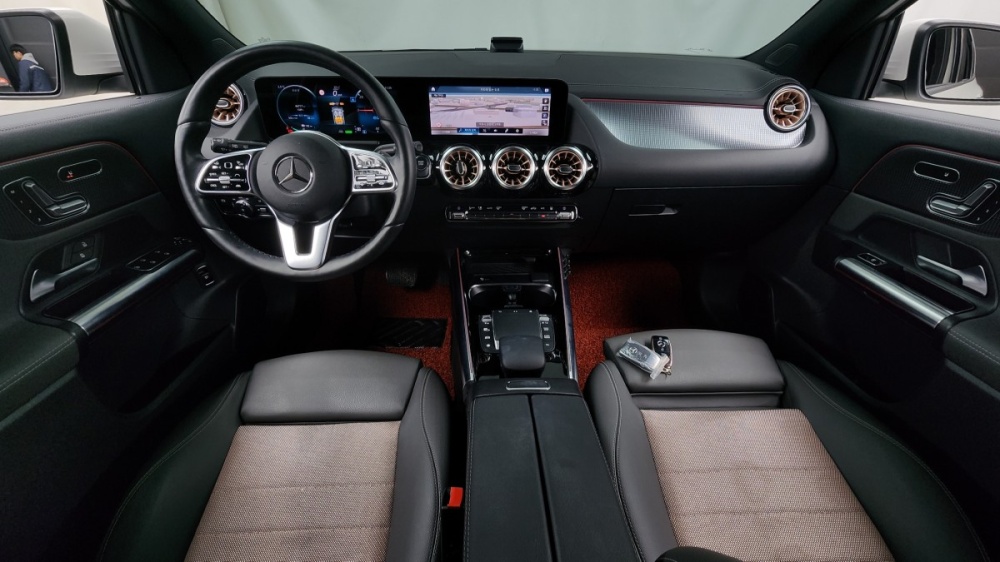 Mercedes-Benz EQA-H243