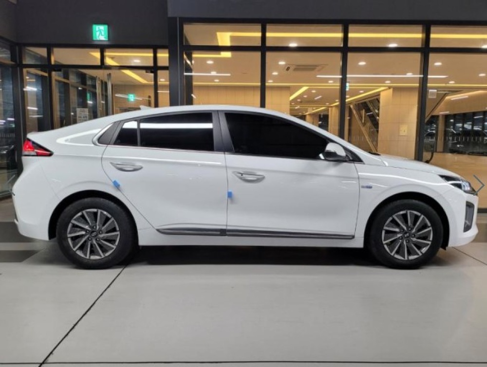 Hyundai The new Ioniq electric