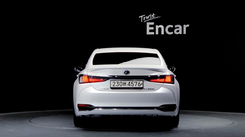 Lexus ES300h 7th generation