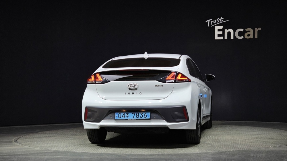 Hyundai The new Ioniq electric